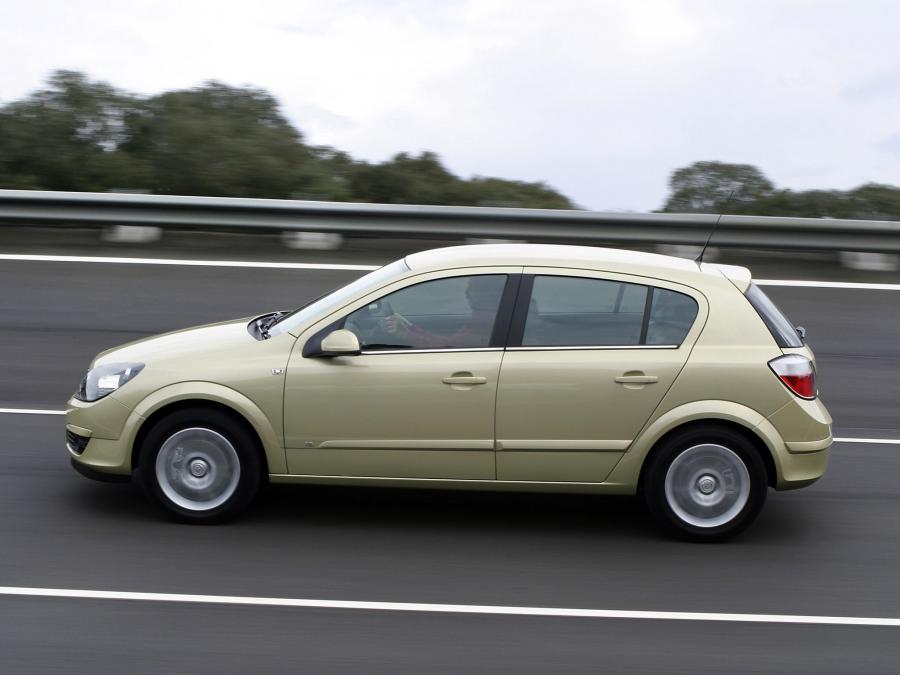  Holden Astra 5-Door 2005 года  (фото 2 из 16)